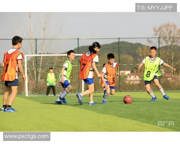 足球明星场外真情互动揭示绿茵场背后的人性与友情故事